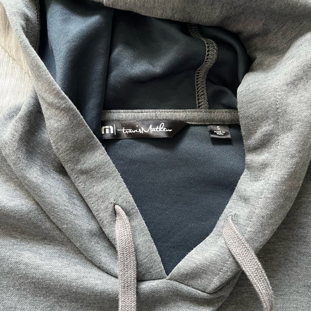 Men’s S Travis Mathew Hoodie - Picture 3 of 3